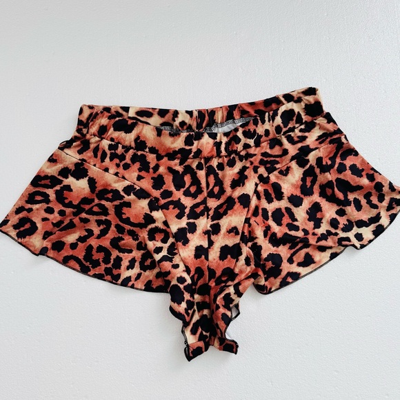 Casual Shorty Shorts Leopard Print NWOT - Picture 1 of 9